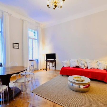 Beautiful Viennese Flat In The City Centre Exteriör bild